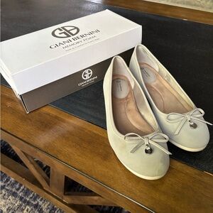 Giani Bernini Women's Beige Bow Flats